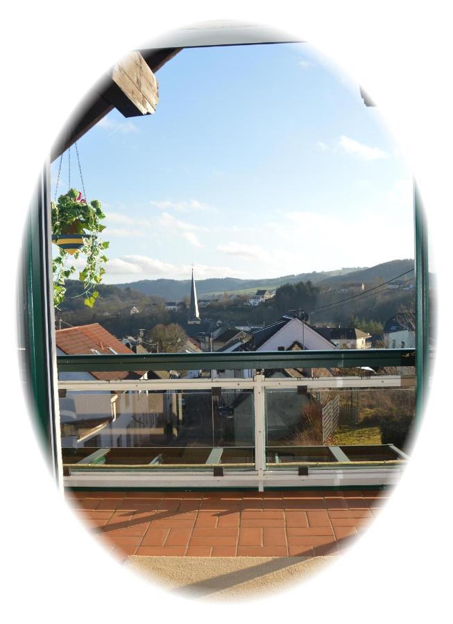 Ferienwohnung Auszeit Waxweiler エクステリア 写真